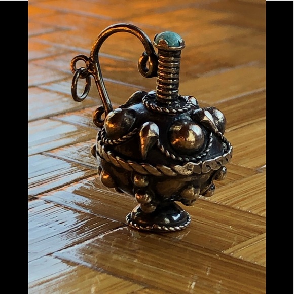 Vintage Jewelry - Exquisite little silver bottle w/turquoise